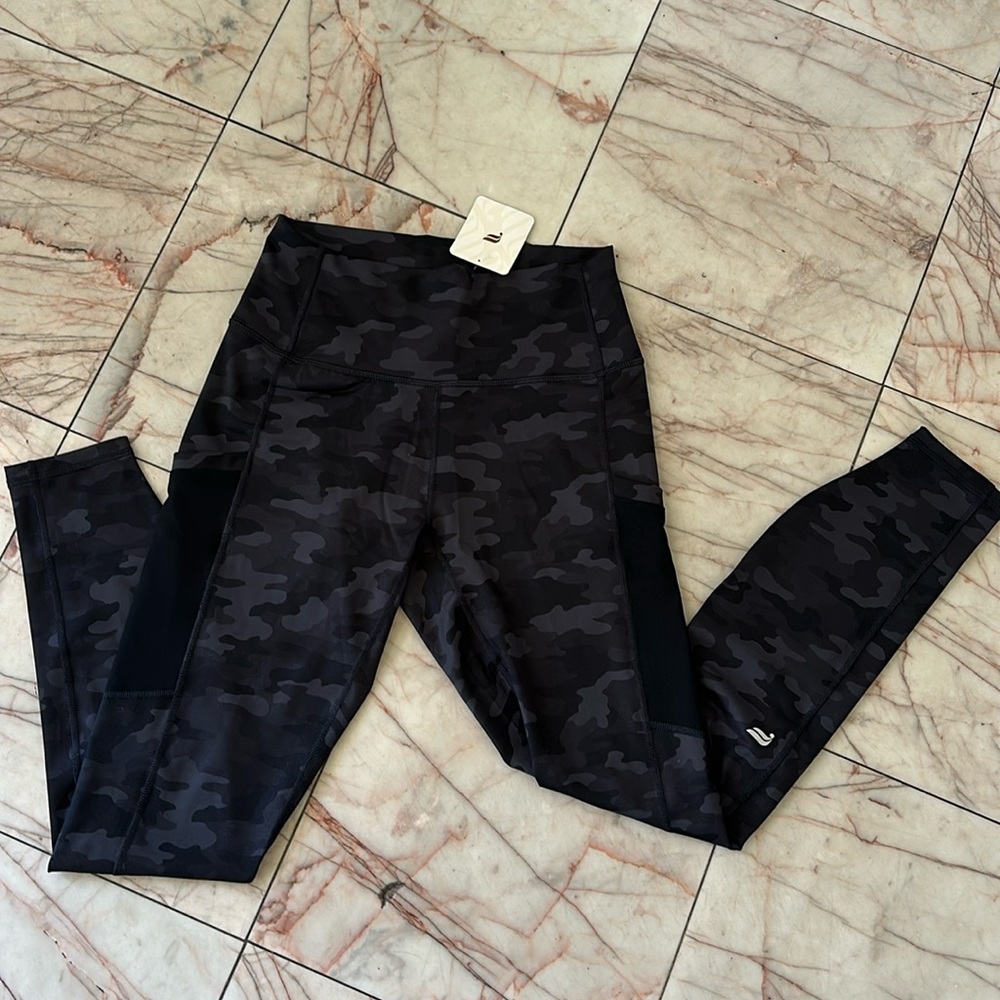 Fabletics 2 pack leggings (size small) NWT